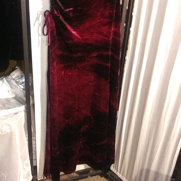 Vintage Windsor velvet evening gown - Picture 6 of 7